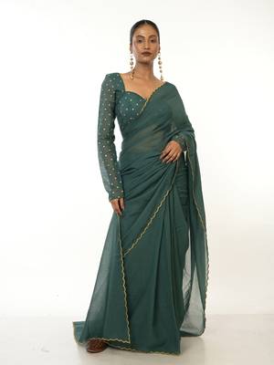  bottle green handloom mul cotton saree with golden scalloped border 2