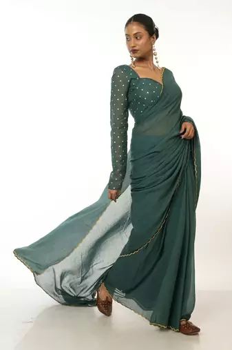  bottle green handloom mul cotton saree with golden scalloped border