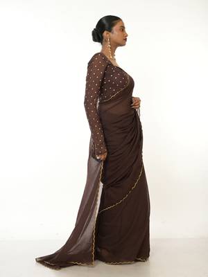 brown green handloom mul cotton saree with golden scalloped border 2