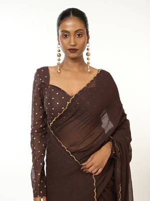brown green handloom mul cotton saree with golden scalloped border 4