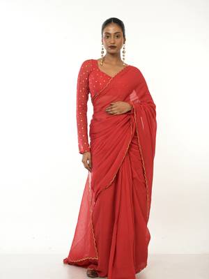red handloom mul cotton saree with golden scalloped border 1