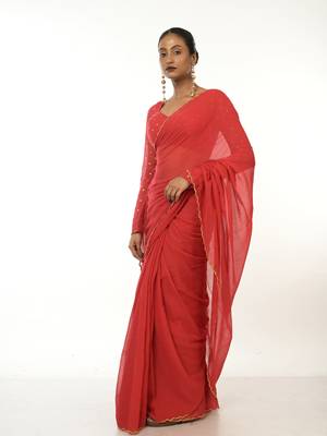 red handloom mul cotton saree with golden scalloped border 5
