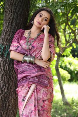 Pink tussar silk blend weaving saree with zari woven fancy tassels  2