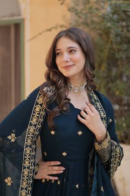 Dark Green  Designer Readymade Long Kurti & Duppta With Embroidery Zari Sequins Work 5