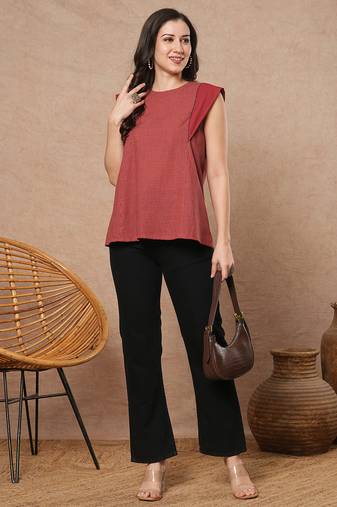 Flared top in chequered cotton fabric with hand embroidered running stitch.