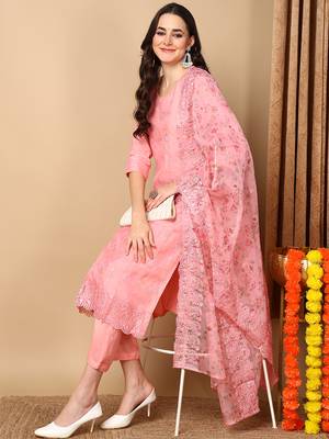 Women pink organza floral embroidered straight kurta trouser with dupatta 1
