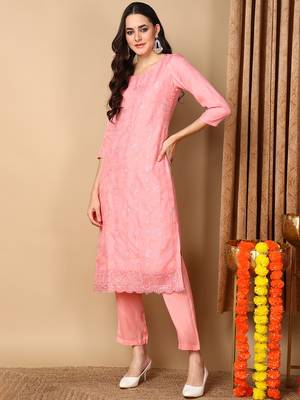 Women pink organza floral embroidered straight kurta trouser with dupatta 3