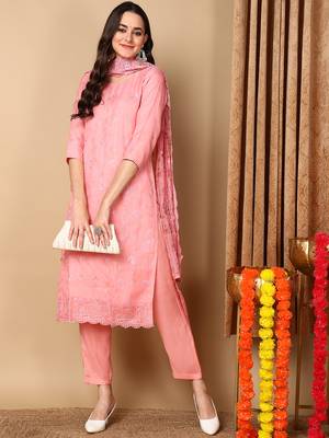 Women pink organza floral embroidered straight kurta trouser with dupatta 4