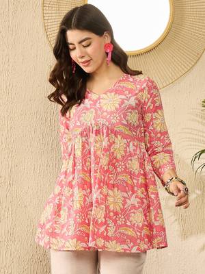 Women pink cotton blend floral printed regular top 2