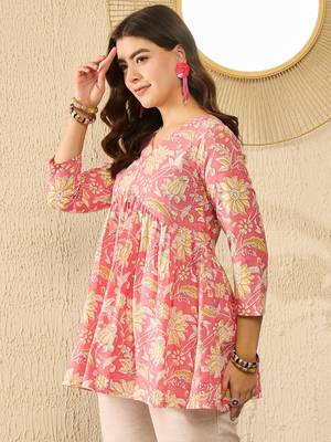 Women pink cotton blend floral printed regular top 3