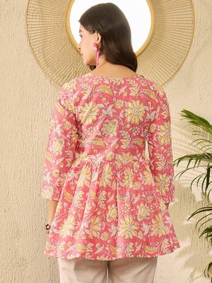 Women pink cotton blend floral printed regular top 4