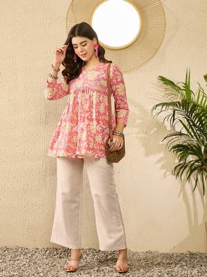Women pink cotton blend floral printed regular top 5