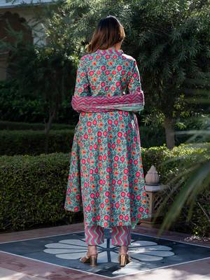 women green & pink floral print anarkali kurta set with dupatta 2