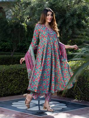 women green & pink floral print anarkali kurta set with dupatta 3
