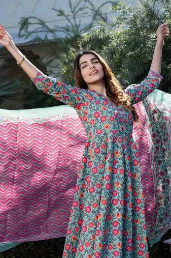 women green & pink floral print anarkali kurta set with dupatta