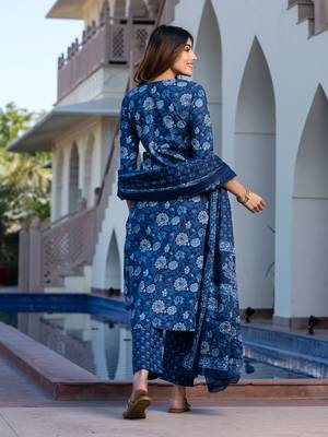 women blue floral print straight kurta set with dupatta 2