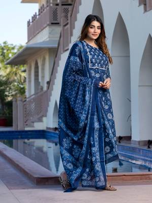 women blue floral print straight kurta set with dupatta 3