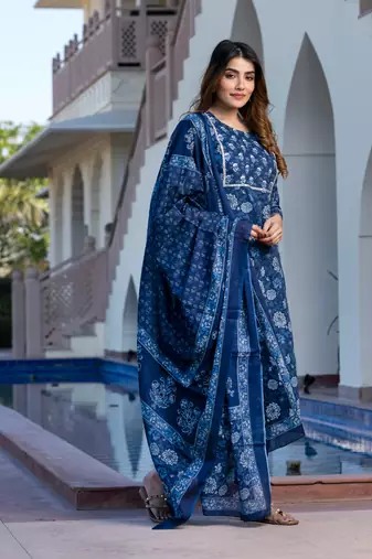 women blue floral print straight kurta set with dupatta