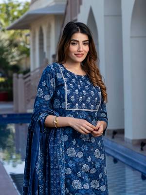 women blue floral print straight kurta set with dupatta 4