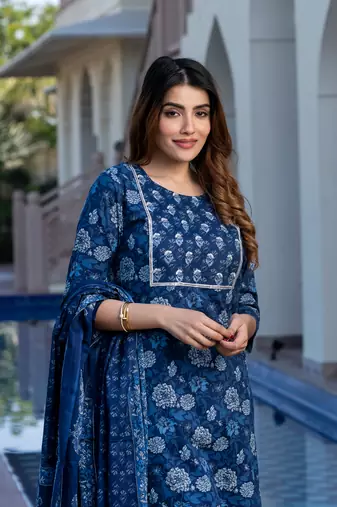 women blue floral print straight kurta set with dupatta