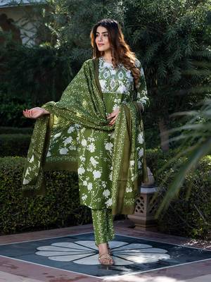 women green & off-white floral print straight kurta set with dupatta 1