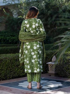 women green & off-white floral print straight kurta set with dupatta 2