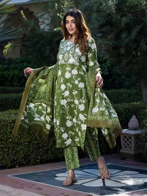women green & off-white floral print straight kurta set with dupatta 3
