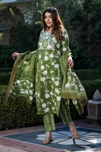 women green & off-white floral print straight kurta set with dupatta