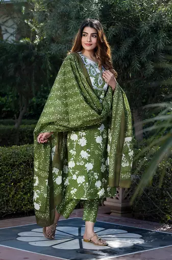 women green & off-white floral print straight kurta set with dupatta