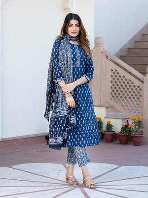 women navy blue floral print straight kurta set with dupatta 3
