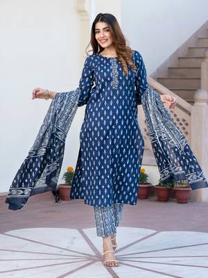 women navy blue floral print straight kurta set with dupatta 4