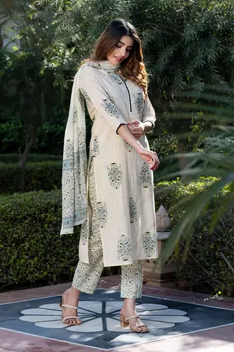 women off-white floral print straight kurta set with dupatta