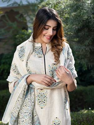women off-white floral print straight kurta set with dupatta 4