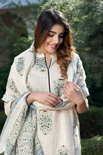 women off-white floral print straight kurta set with dupatta