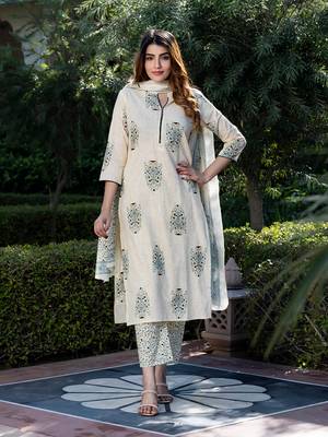 women off-white floral print straight kurta set with dupatta 5