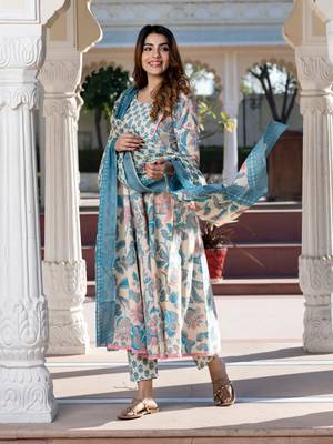 women cream floral print anarkali kurta set with dupatta 3