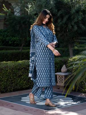 women grey and white floral print kurta set with palazzo and dupatta 3