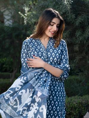 women grey and white floral print kurta set with palazzo and dupatta 4