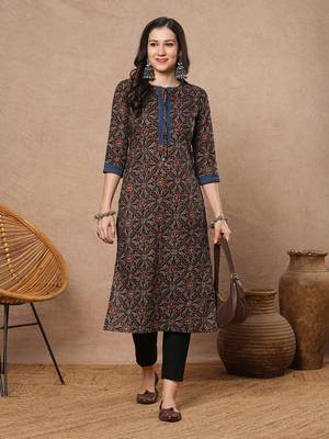 Straight fit printed kurta with smocking panel in the centre and sleeves and neck tie-up with trims. 1
