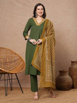 Maroon a-line kurta set with embroidered v-neck with black printed dupatta and pant. 1