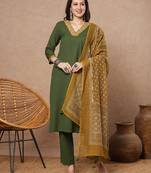 Maroon a-line kurta set with embroidered v-neck with black printed dupatta and pant.