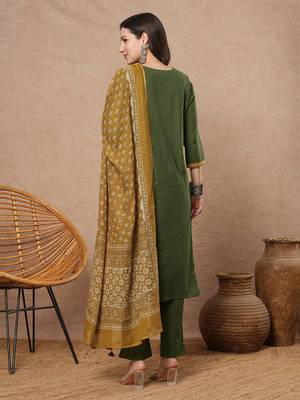Maroon a-line kurta set with embroidered v-neck with black printed dupatta and pant. 2