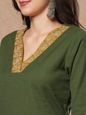 Maroon a-line kurta set with embroidered v-neck with black printed dupatta and pant. 3