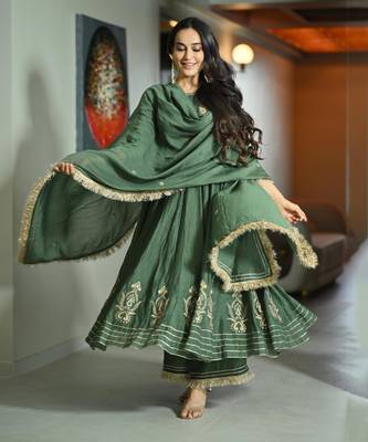 Mehendi green chanderi silk anarkali suit set (set of 3) 3