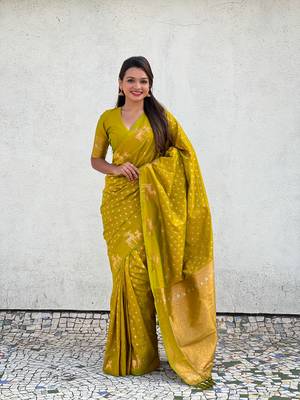 Weaving dual zari green soft silk blendc ethnic saree 4