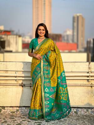 Green wevon meenakari ikkat patola silk blendceremonial saree 1