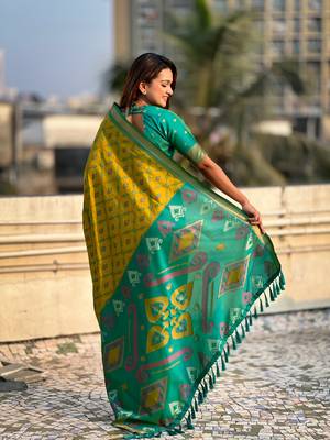Green wevon meenakari ikkat patola silk blendceremonial saree 2