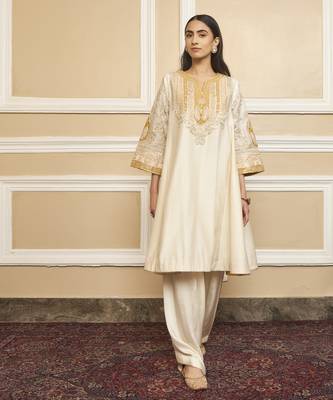 Mohsina daisy ivory kurta set 2