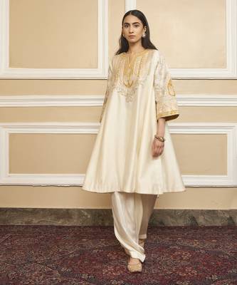 Mohsina daisy ivory kurta set 3