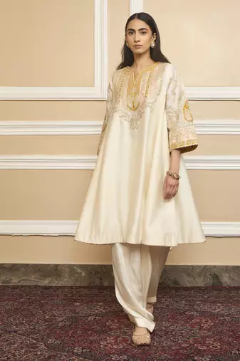 Mohsina daisy ivory kurta set